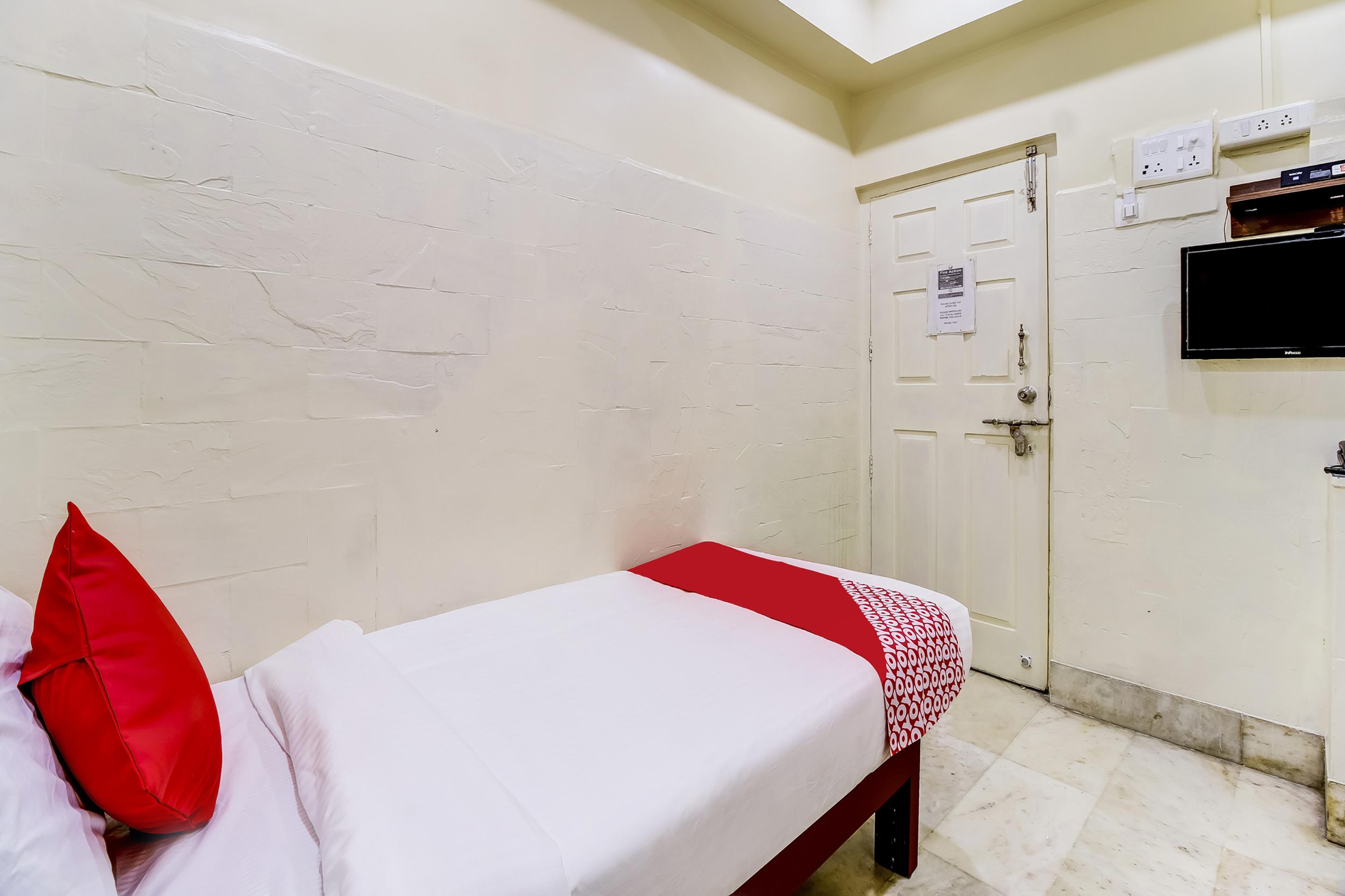Super Oyo Hotel Dreamland Bombaj Zewnętrze zdjęcie