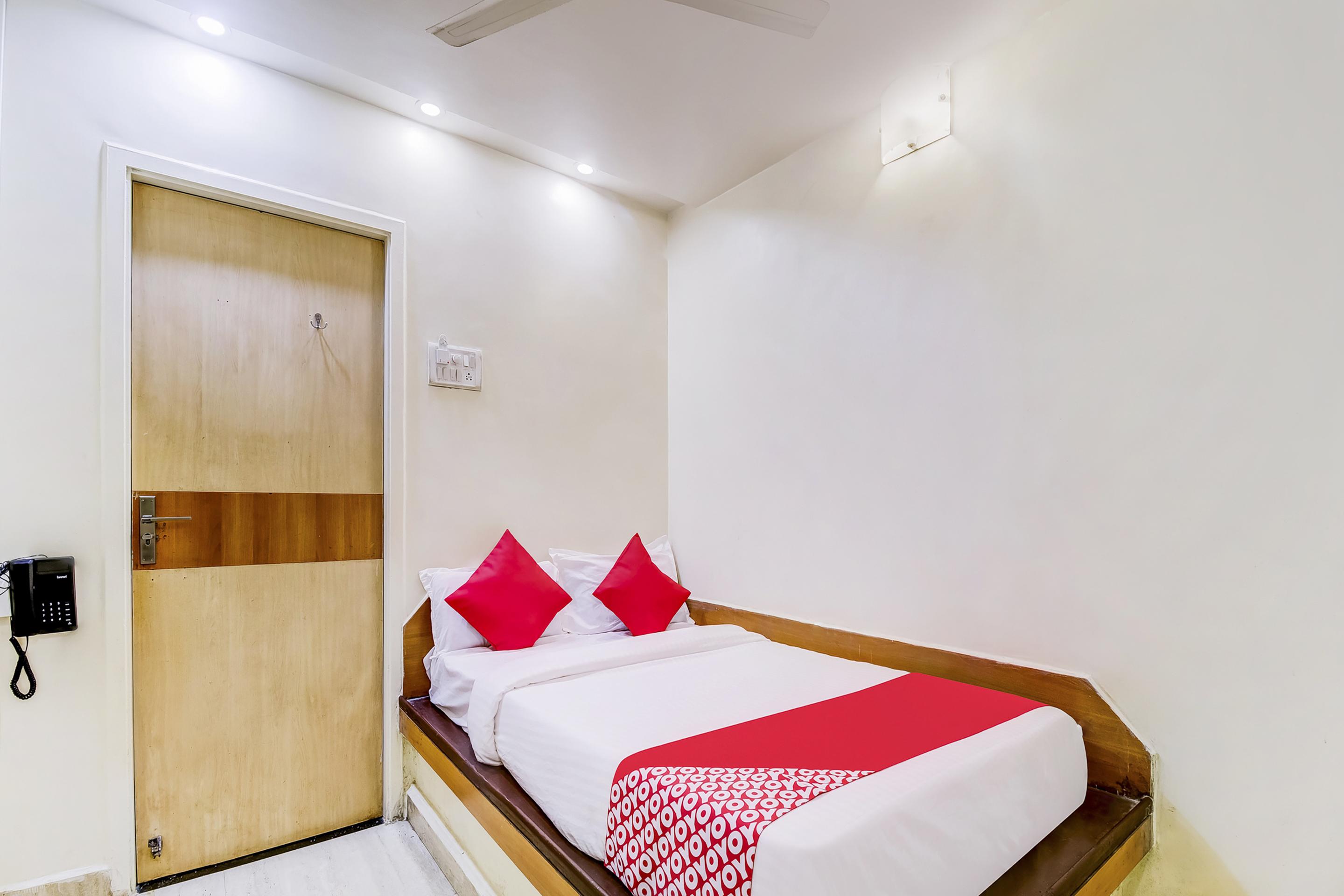 Super Oyo Hotel Dreamland Bombaj Zewnętrze zdjęcie