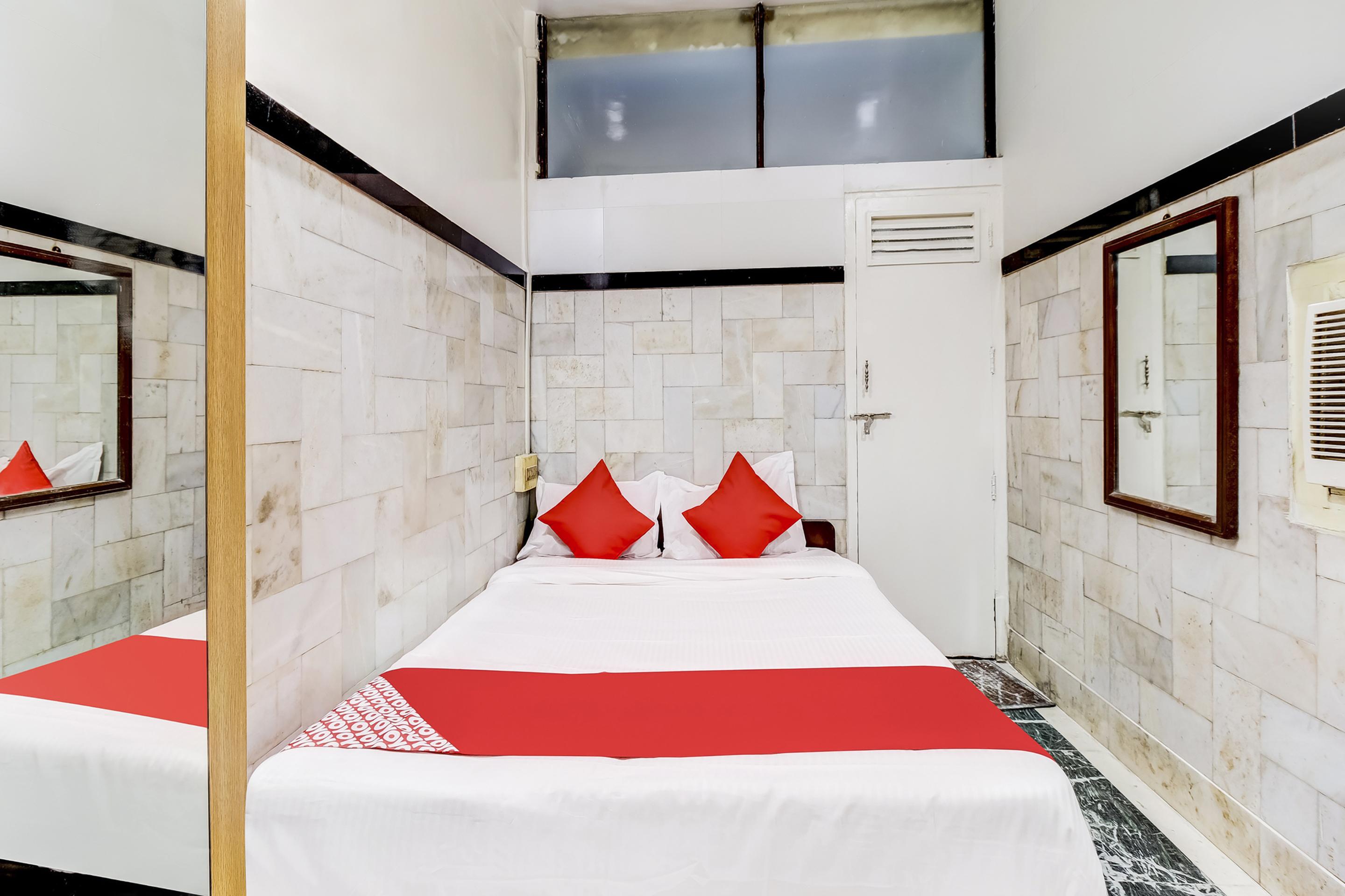 Super Oyo Hotel Dreamland Bombaj Zewnętrze zdjęcie
