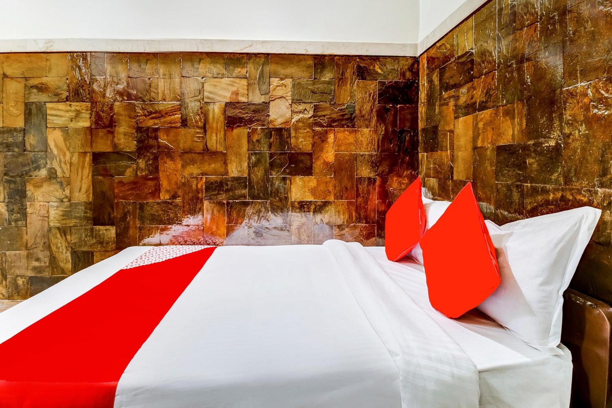 Super Oyo Hotel Dreamland Bombaj Zewnętrze zdjęcie