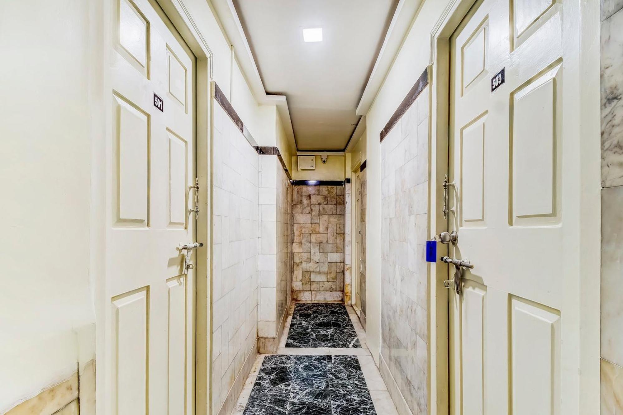Super Oyo Hotel Dreamland Bombaj Zewnętrze zdjęcie