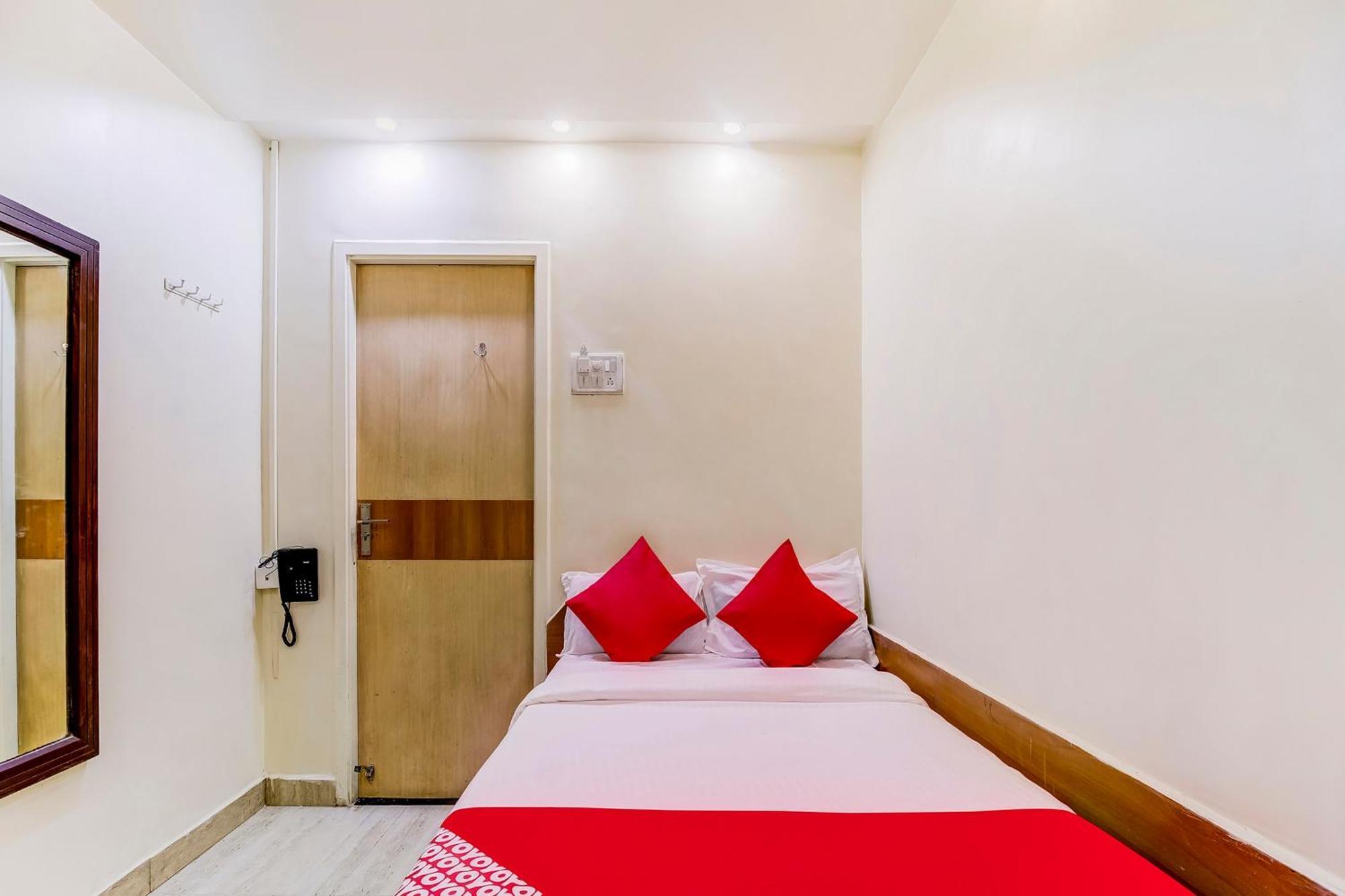 Super Oyo Hotel Dreamland Bombaj Zewnętrze zdjęcie