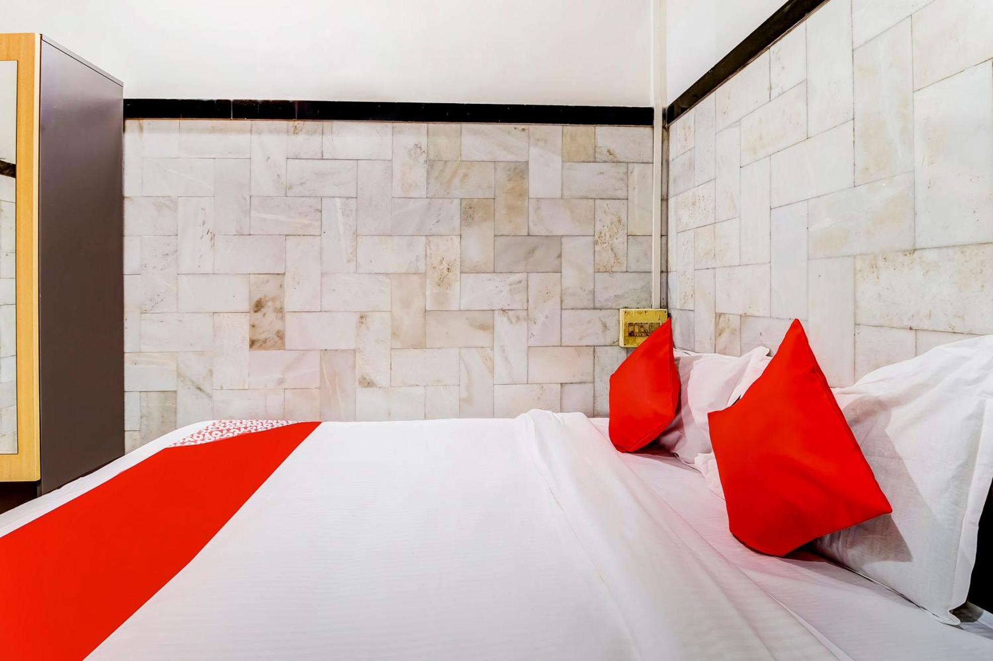 Super Oyo Hotel Dreamland Bombaj Zewnętrze zdjęcie
