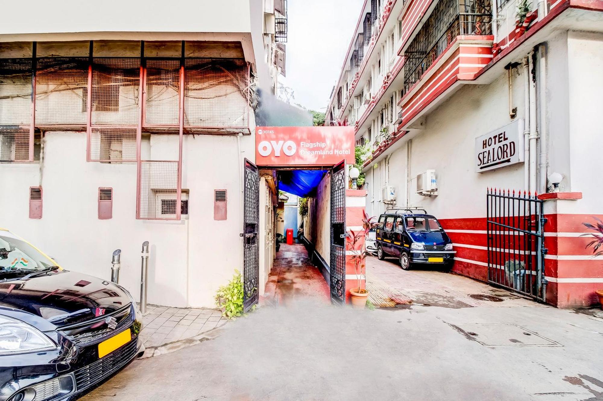 Super Oyo Hotel Dreamland Bombaj Zewnętrze zdjęcie