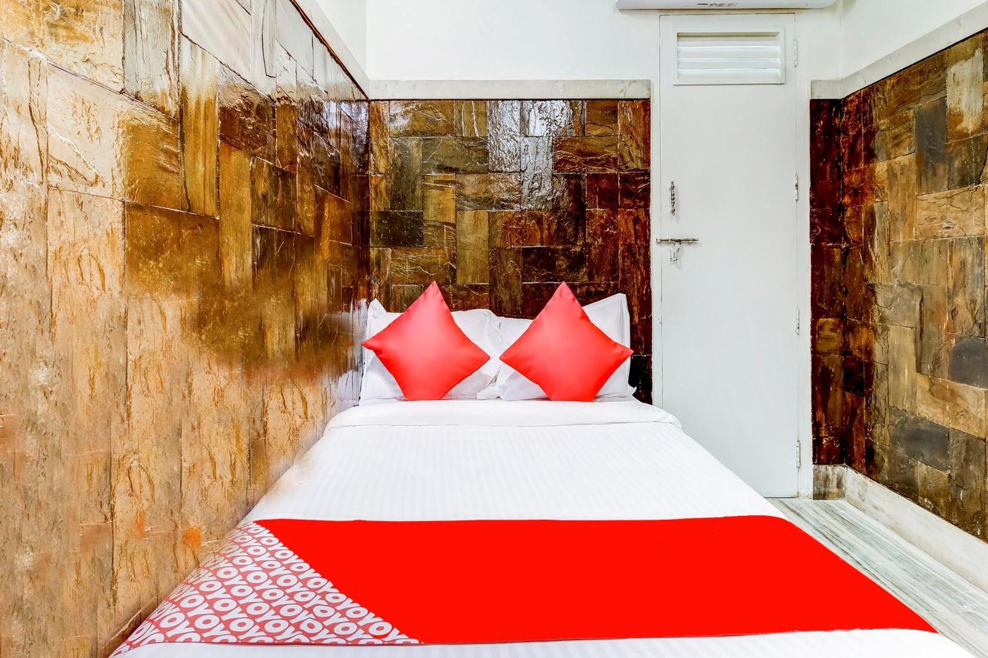 Super Oyo Hotel Dreamland Bombaj Zewnętrze zdjęcie